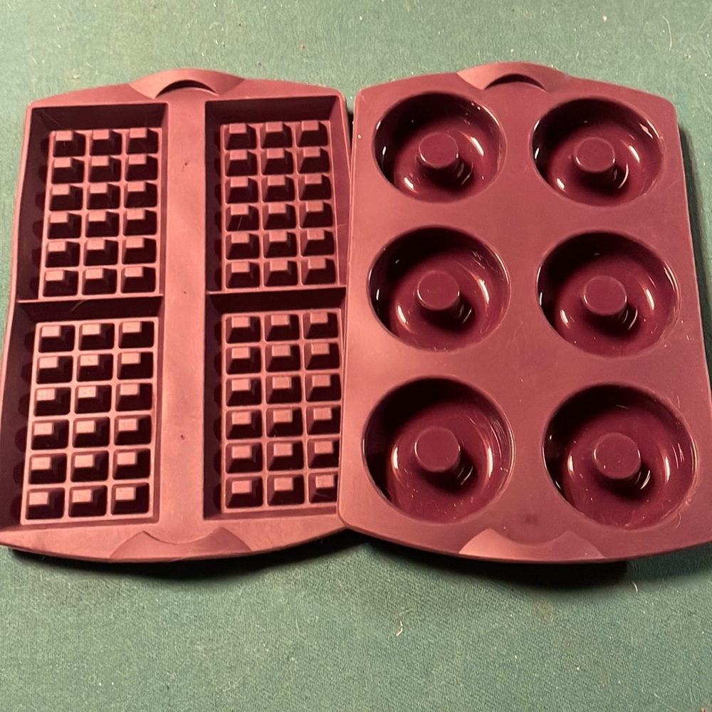 Tupperware silicone bakeware
